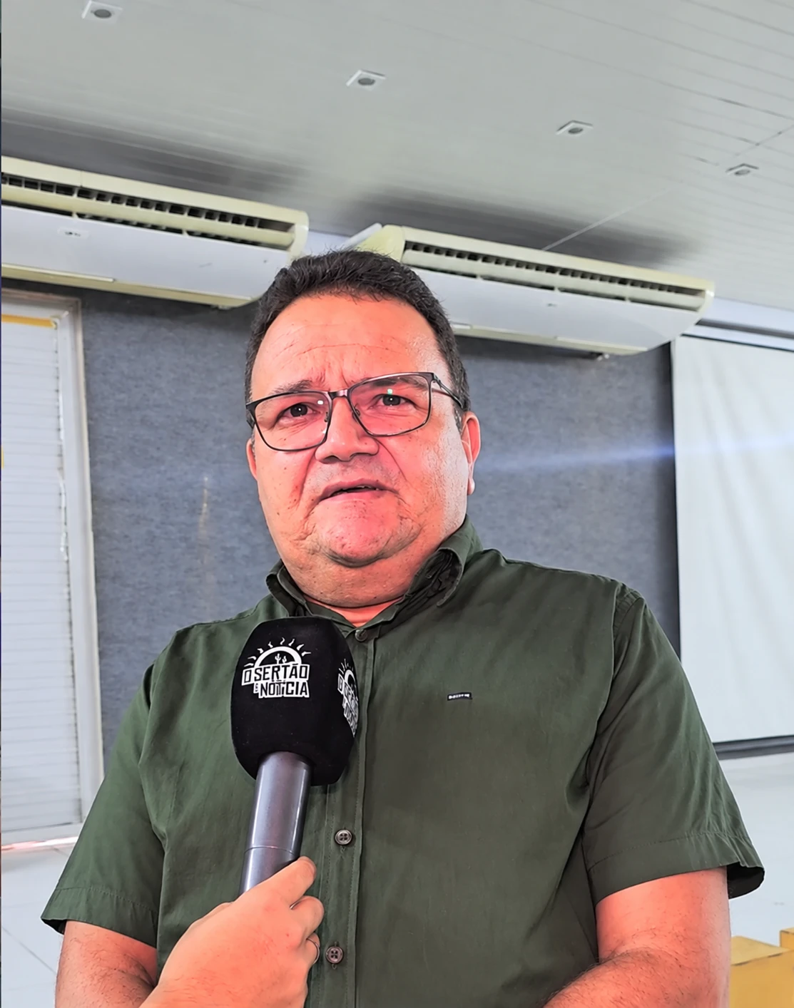 Chico Almir Severo, vice-presidente da FAEC e integrante da ADR Sertão Central, durante pronunciamento no lançamento da 8ª Copa Leite