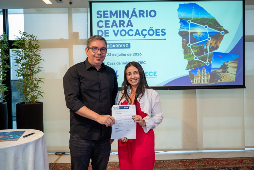Assinatura do Convênio Ceará de Vocações durante o seminário na Casa da Indústria FIEC.