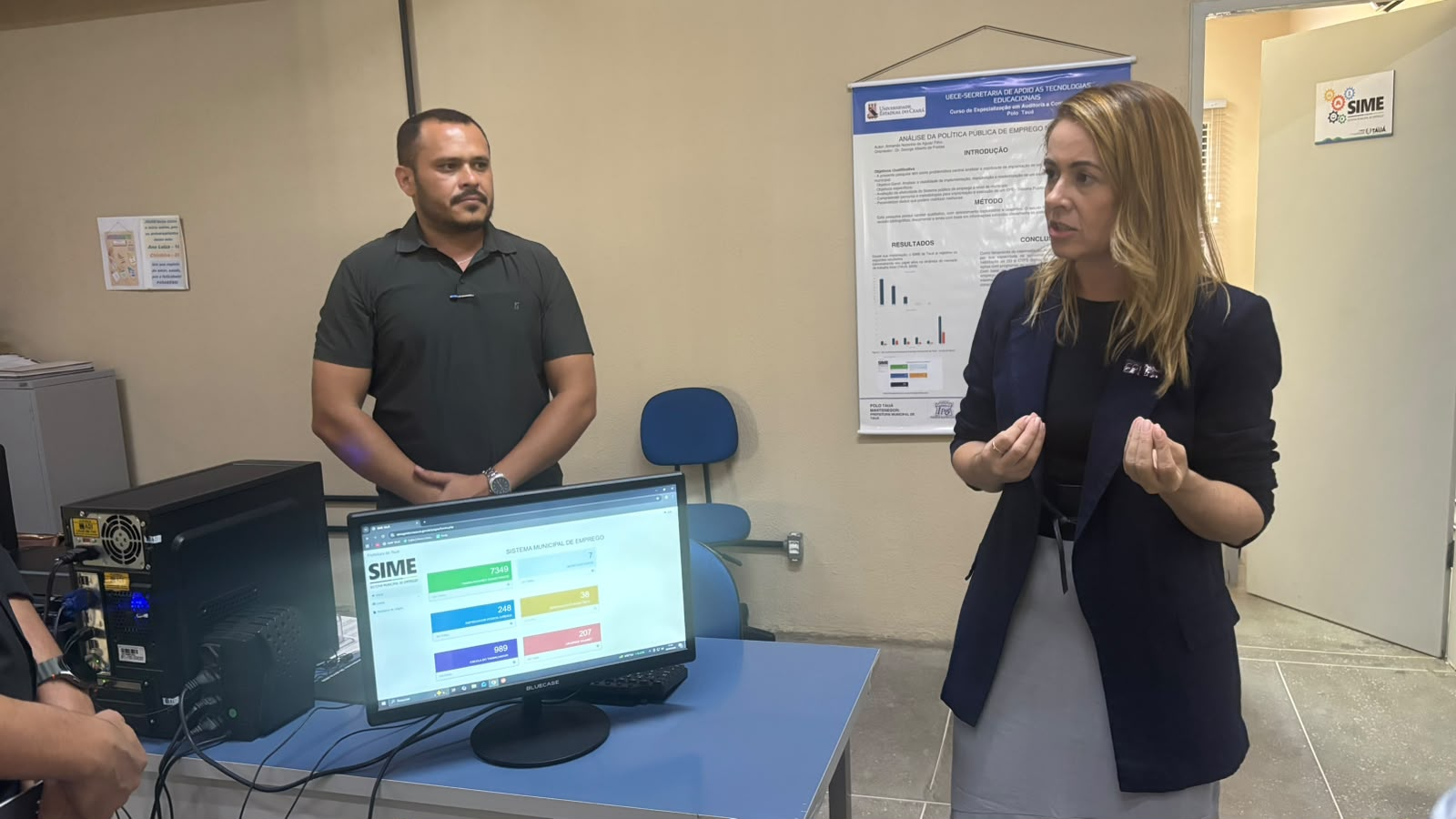 Apresentação do SIME – Sistema Municipal de Emprego de Tauá para a comitiva.