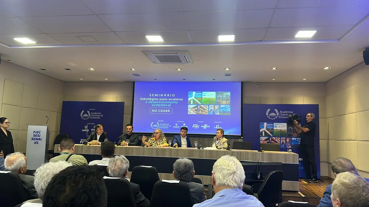 Mesa do seminário Estratégias para acelerar o desenvolvimento sustentável no Ceará
